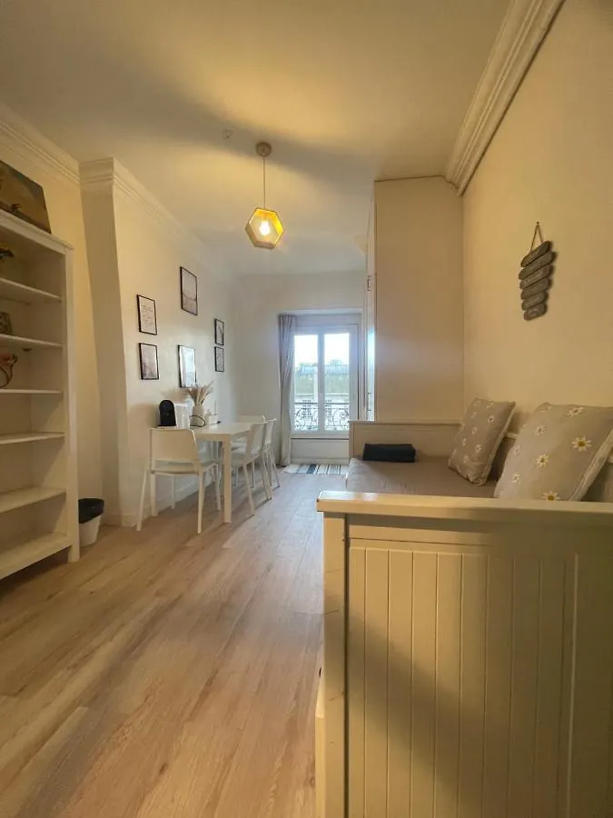 Dream Dwell Paris-Charming Studio Superb Location In 7Th District Paris 0*,  France